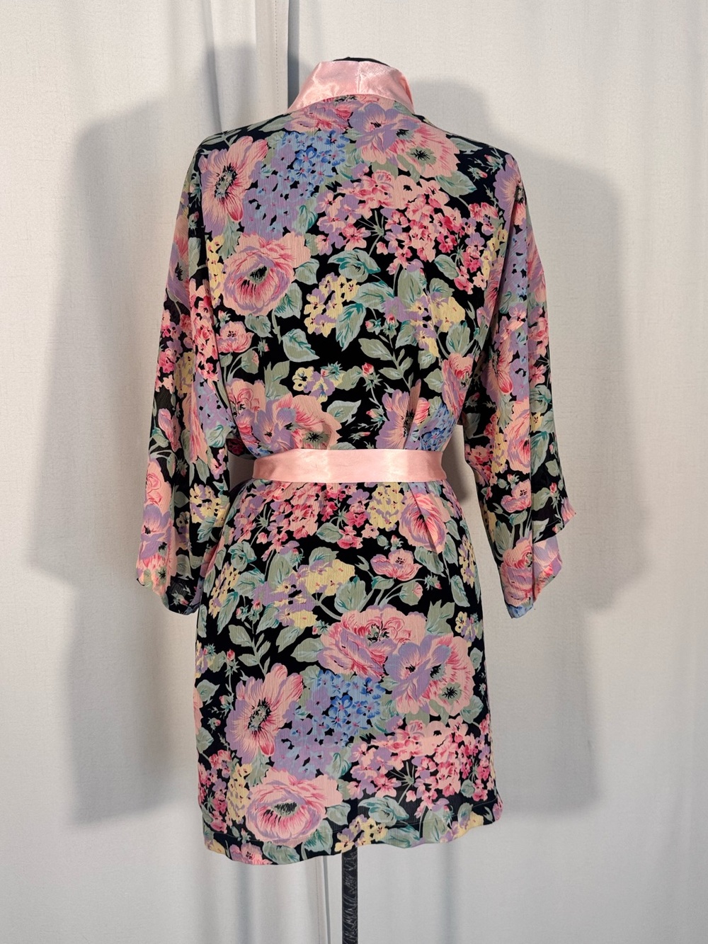 Vintage 90s Victoria’s Secret Floral Satin Trim Robe - Picture 2 of 7
